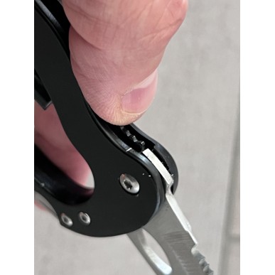 Carabiner folding knive