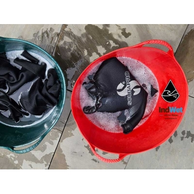 In d Wet WettieClean detergente per neoprene