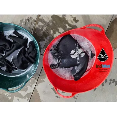 In d Wet WettieClean detergente per neoprene
